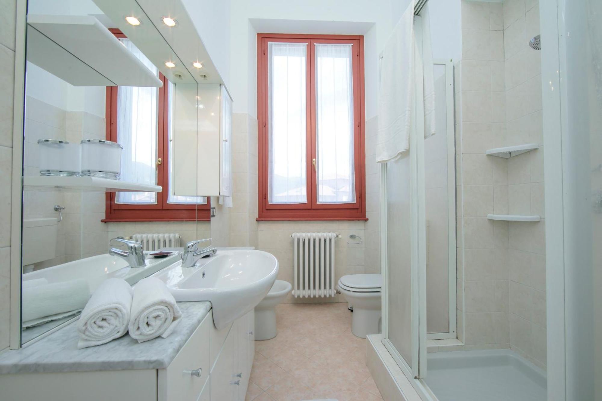 Residenza Oleandro Lake View Luino Center - Happy Rentals Exteriör bild
